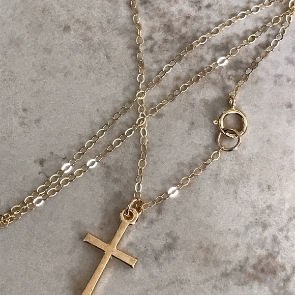 Dainty cross necklace - Picture 6 of 6